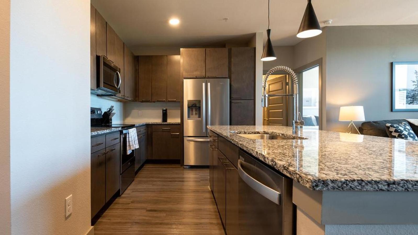 Landing Modern Apartment With Amazing Amenities Остин Экстерьер фото